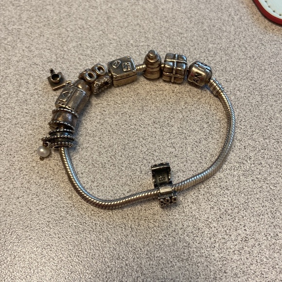 Pandora charm bracelet with 17 charms - Picture 3 of 3